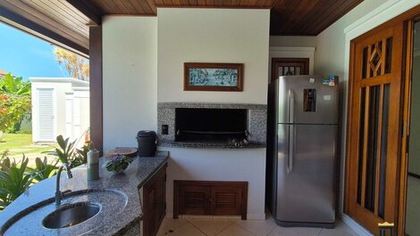 CASA DE 5 DORMITORIOS EN ALQUILER POR TEMPORADA JURERÊ INTERNACIONAL