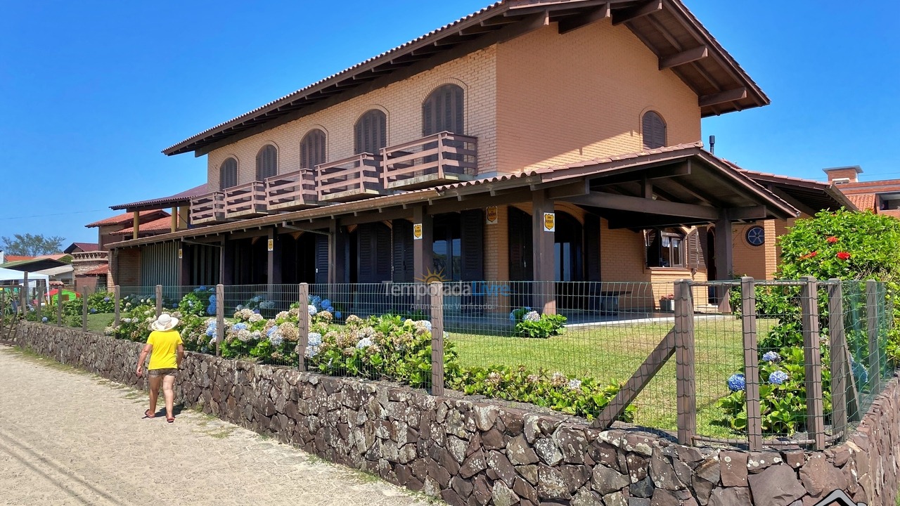 Casa para aluguel de temporada em Torres (Praia da Cal)