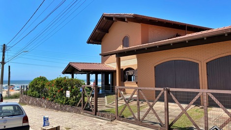 Casa 6 Dorm. - Bairro Praia da Cal