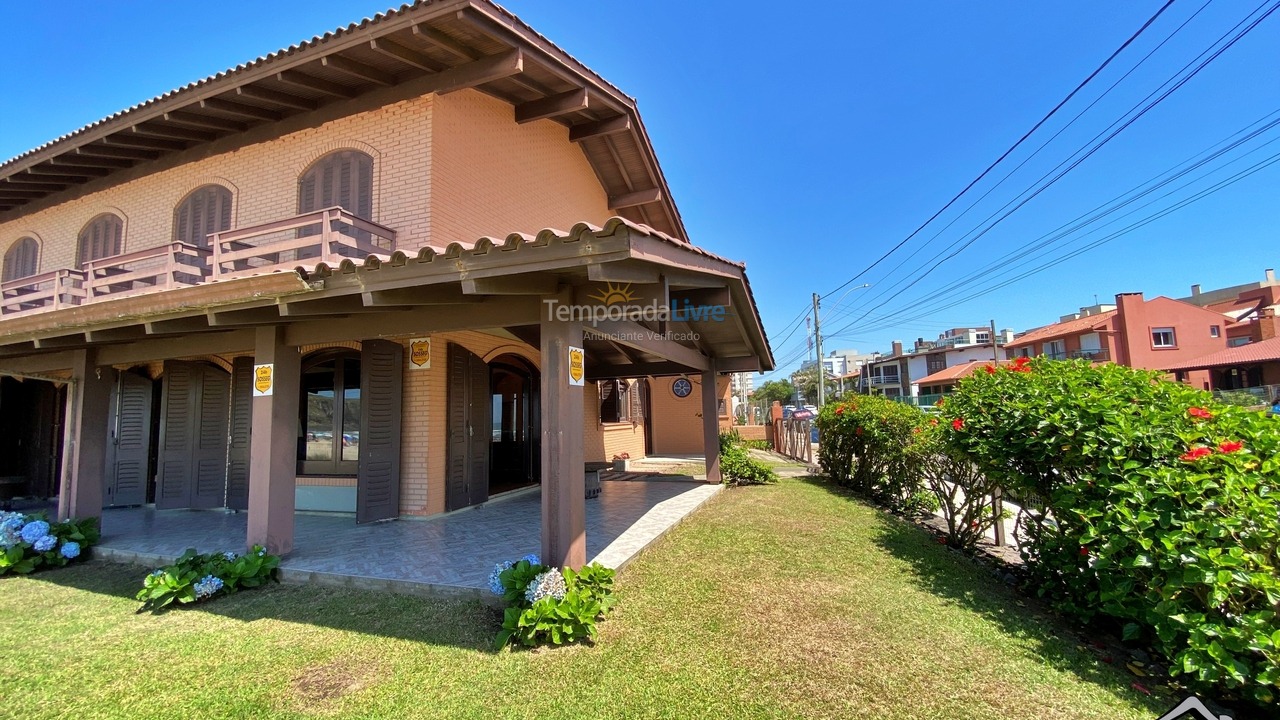 Casa para aluguel de temporada em Torres (Praia da Cal)