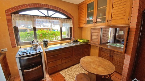 Casa 6 Dorm. - Bairro Praia da Cal