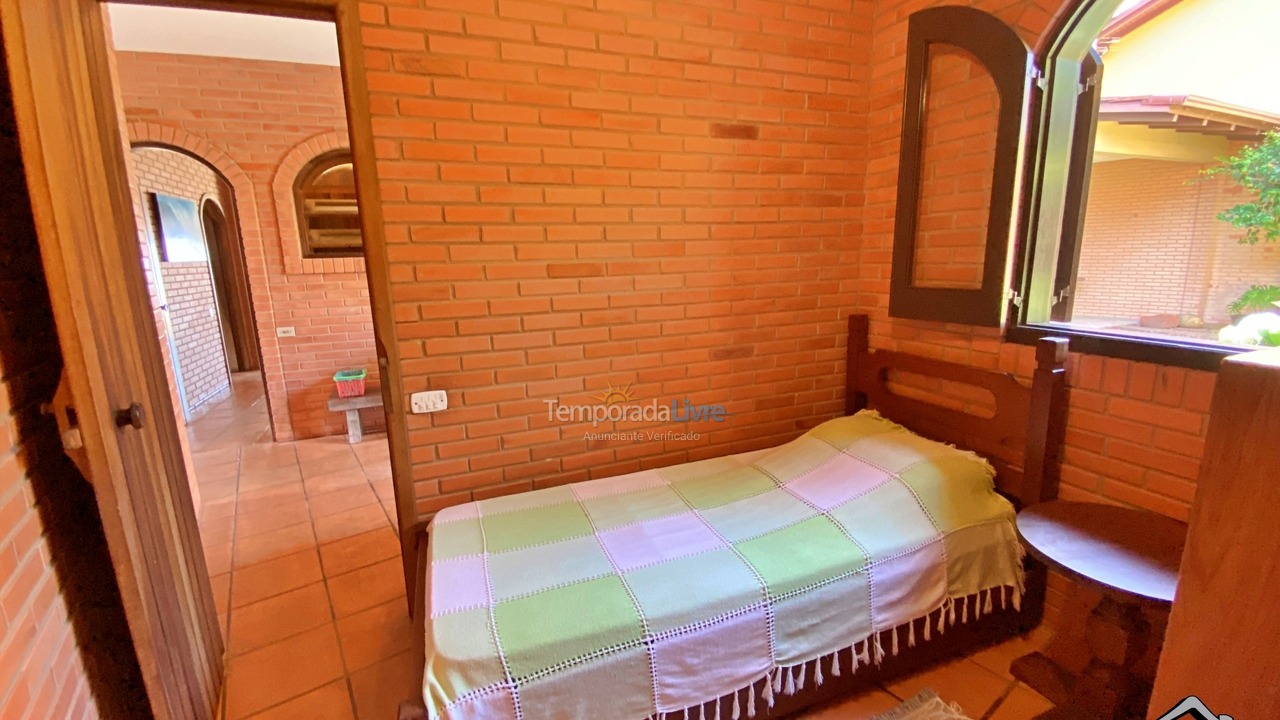 Casa para aluguel de temporada em Torres (Praia da Cal)