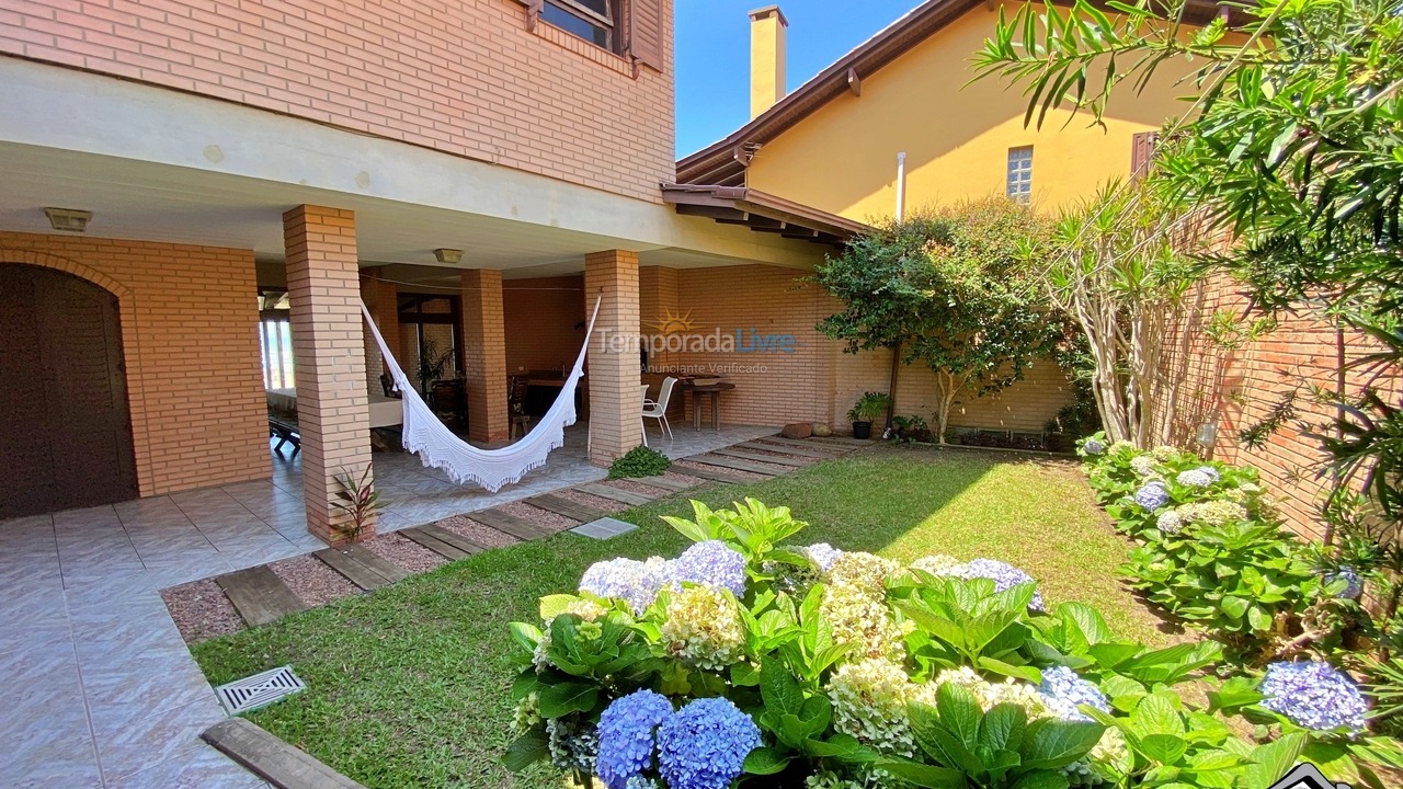 Casa para aluguel de temporada em Torres (Praia da Cal)