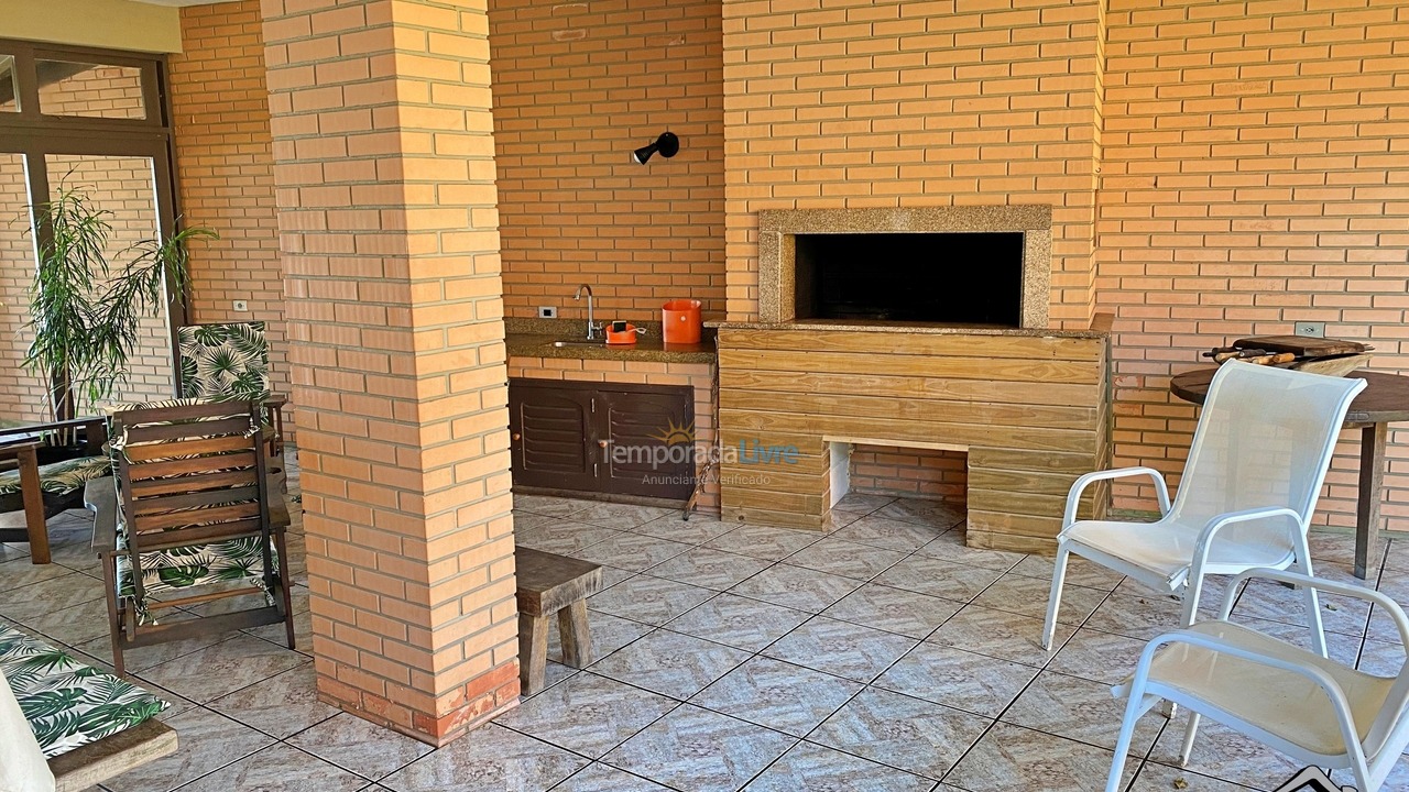 Casa para aluguel de temporada em Torres (Praia da Cal)