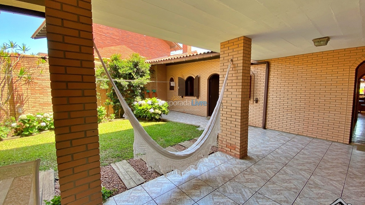 Casa para aluguel de temporada em Torres (Praia da Cal)