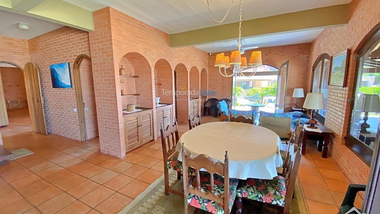 Casa para aluguel de temporada em Torres (Praia da Cal)