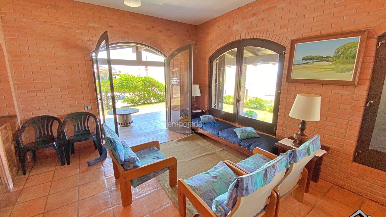 Casa para aluguel de temporada em Torres (Praia da Cal)