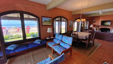 Casa 6 Dorm. - Bairro Praia da Cal