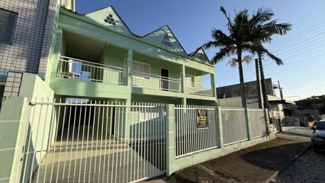 Magnífica casa de dos plantas a 200 m del mar, con wifi, barbacoa y garajes.