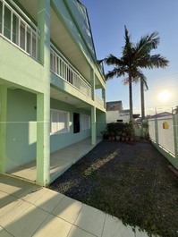 Magnífica casa de dos plantas a 200 m del mar, con wifi, barbacoa y garajes.