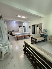 Magnífica casa de dos plantas a 200 m del mar, con wifi, barbacoa y garajes.