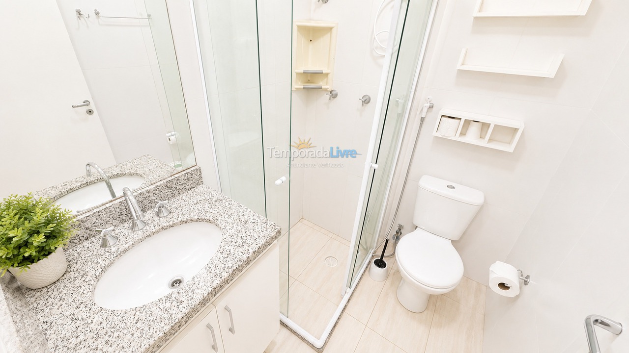 Apartamento para aluguel de temporada em Guarujá (Pitangueiras)