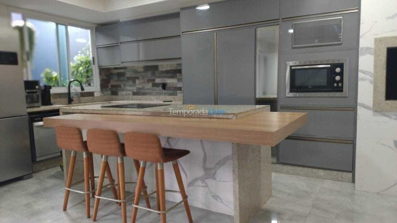 Casa para aluguel de temporada em Florianopolis (Jurerê Internacional)