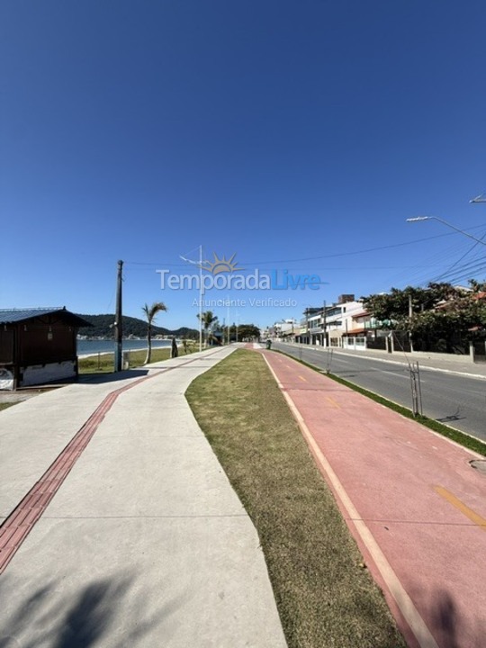 Apartamento para aluguel de temporada em São Francisco do Sul (Enseada)