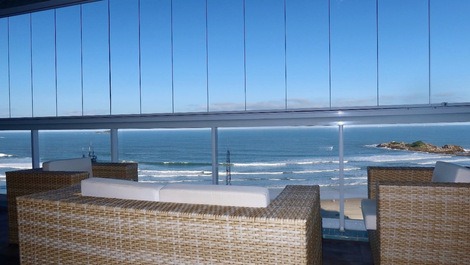 Apartment with ocean view, cozy for the whole family!