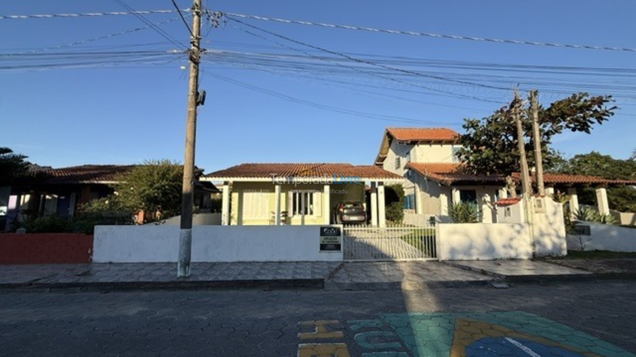 Casa para aluguel de temporada em São Francisco do Sul (Praia Grande)