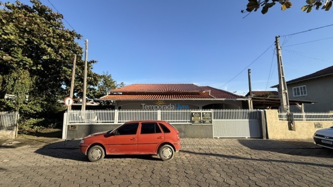 Casa para aluguel de temporada em São Francisco do Sul (Enseada)