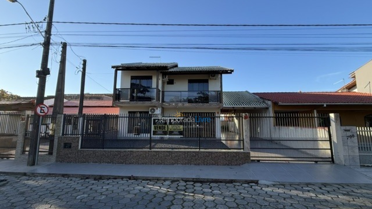 Casa para aluguel de temporada em São Francisco do Sul (Enseada)