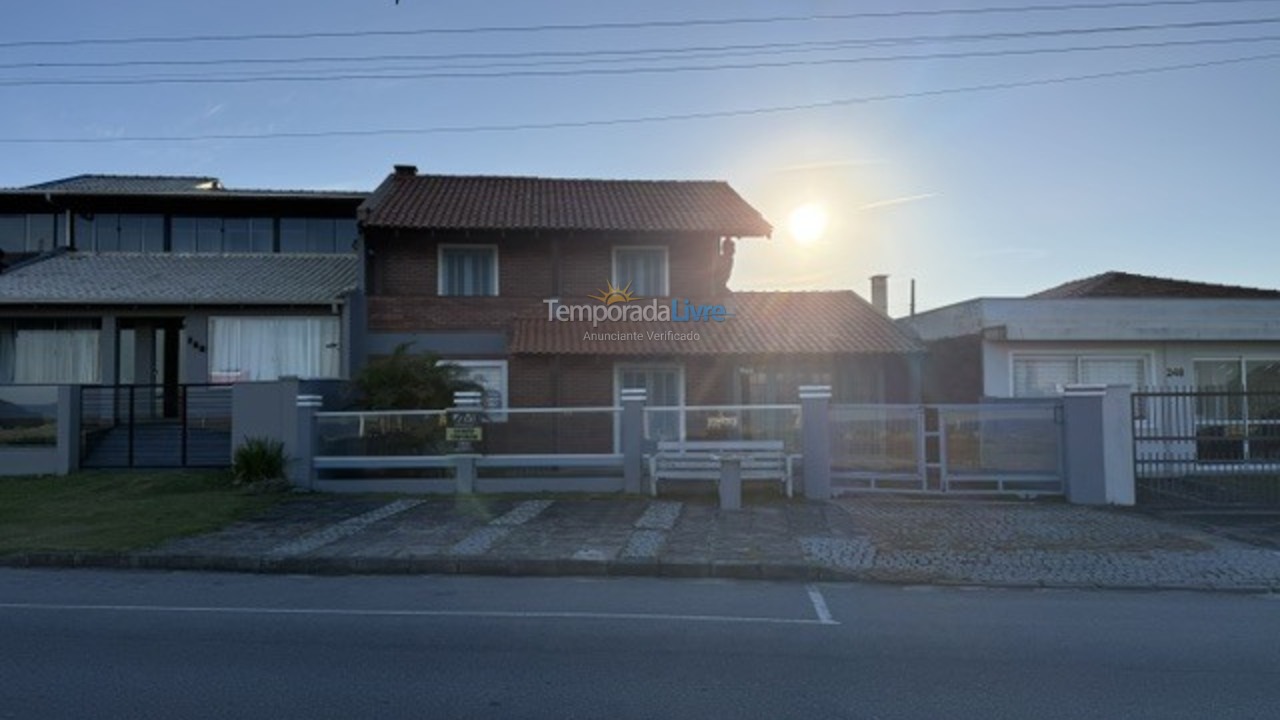 Casa para aluguel de temporada em São Francisco do Sul (Praia Grande)