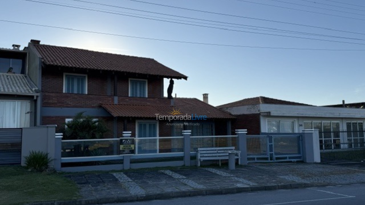 Casa para aluguel de temporada em São Francisco do Sul (Praia Grande)