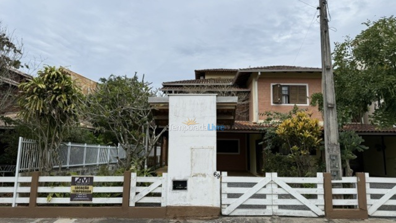 Casa para aluguel de temporada em São Francisco do Sul (Ubatuba)