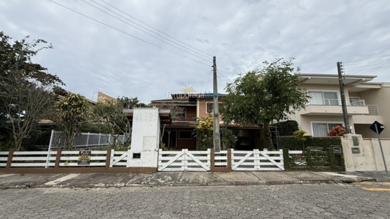 Casa para aluguel de temporada em São Francisco do Sul (Ubatuba)