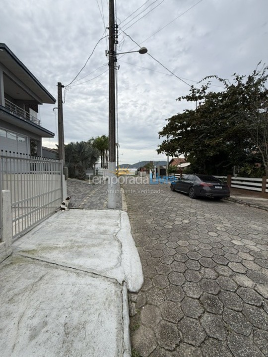 Casa para aluguel de temporada em São Francisco do Sul (Ubatuba)