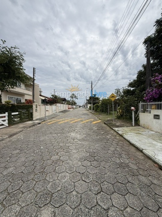 Casa para aluguel de temporada em São Francisco do Sul (Ubatuba)