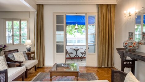 Charmoso apartamento 2 quartos com varanda