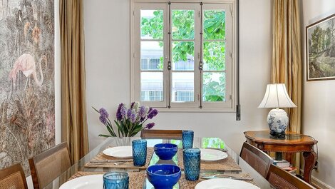 Charmoso apartamento 2 quartos com varanda