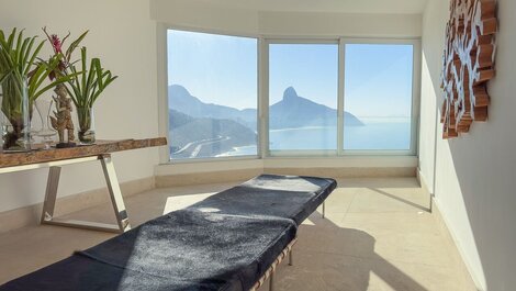 Casa de luxo com piscina no Joá