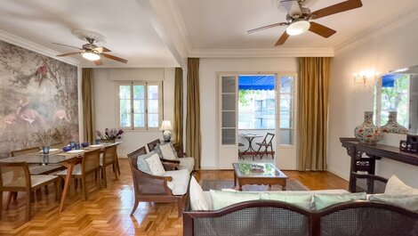 Charmoso apartamento 2 quartos com varanda