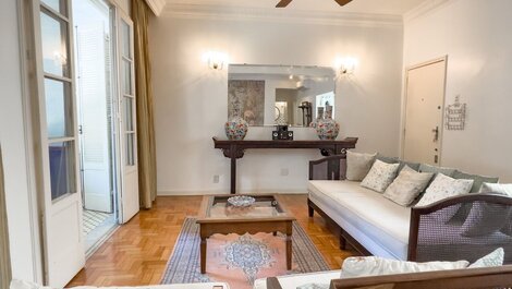 Charmoso apartamento 2 quartos com varanda