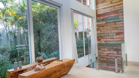 Casa de luxo com piscina no Joá