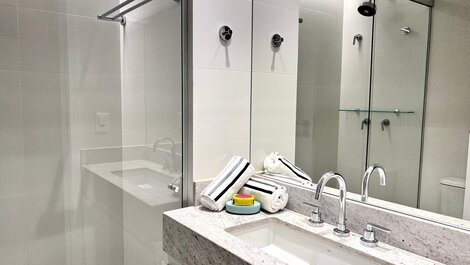 Loft moderno com jacuzzi e rooftop com piscina