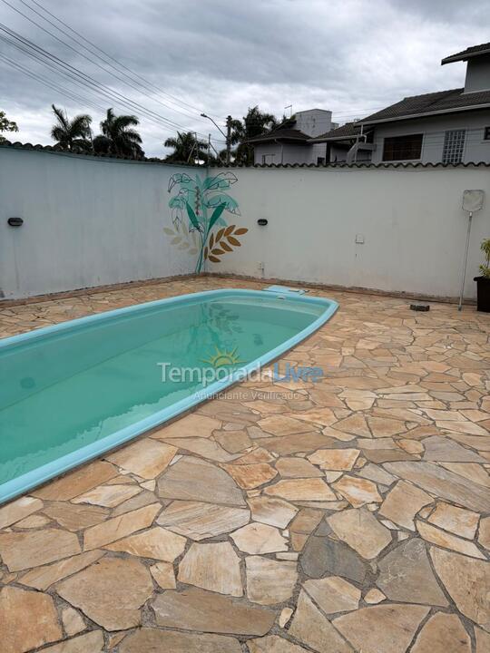 Casa para aluguel de temporada em Caraguatatuba (Martim de Sá)
