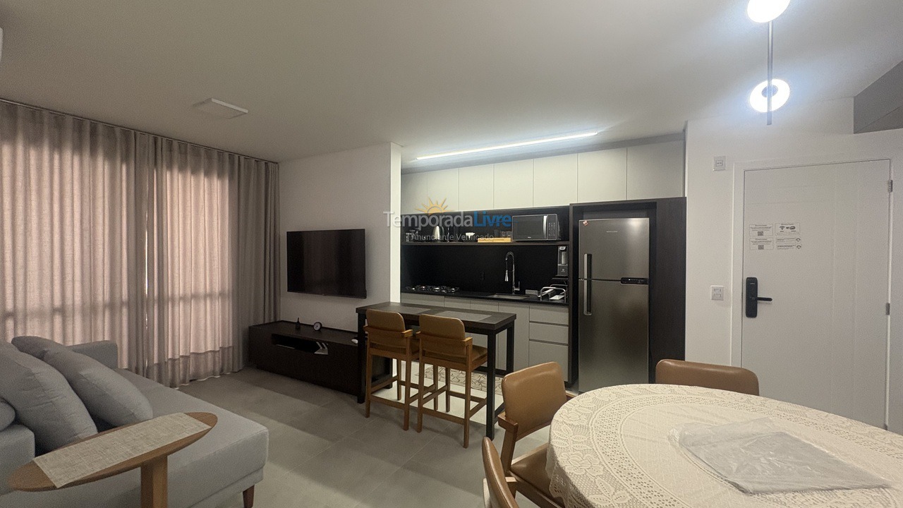 Apartamento para aluguel de temporada em Governador Celso Ramos (Praia de Palmas)