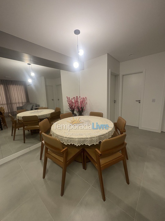 Apartamento para aluguel de temporada em Governador Celso Ramos (Praia de Palmas)