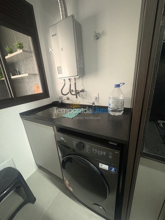 Apartamento para aluguel de temporada em Governador Celso Ramos (Praia de Palmas)