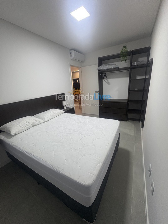Apartamento para aluguel de temporada em Governador Celso Ramos (Praia de Palmas)