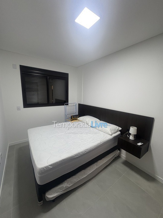 Apartamento para aluguel de temporada em Governador Celso Ramos (Praia de Palmas)