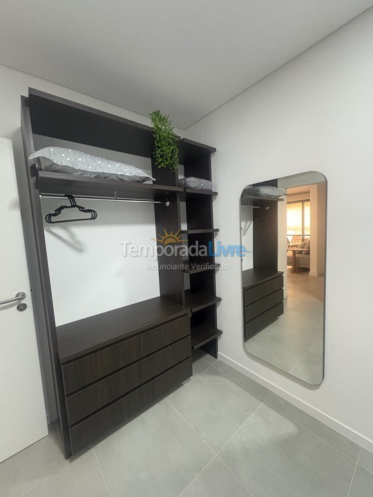 Apartamento para aluguel de temporada em Governador Celso Ramos (Praia de Palmas)