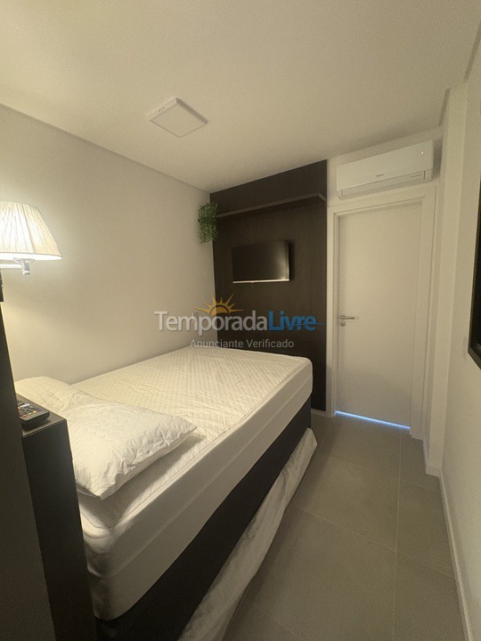 Apartamento para aluguel de temporada em Governador Celso Ramos (Praia de Palmas)
