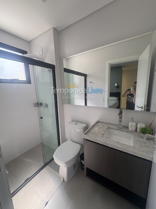 Apartamento para aluguel de temporada em Governador Celso Ramos (Praia de Palmas)
