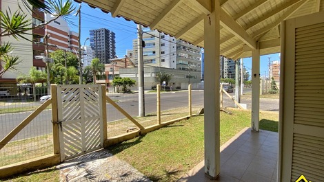 New Year's Eve 2027 - House with 4 Bedrooms - 5 Blocks from the Beach - Praia Grande