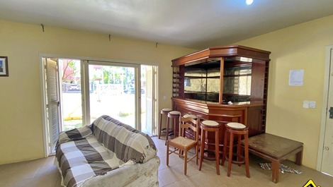 New Year's Eve 2027 - House with 4 Bedrooms - 5 Blocks from the Beach - Praia Grande
