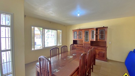 New Year's Eve 2027 - House with 4 Bedrooms - 5 Blocks from the Beach - Praia Grande