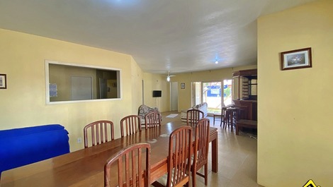 New Year's Eve 2027 - House with 4 Bedrooms - 5 Blocks from the Beach - Praia Grande