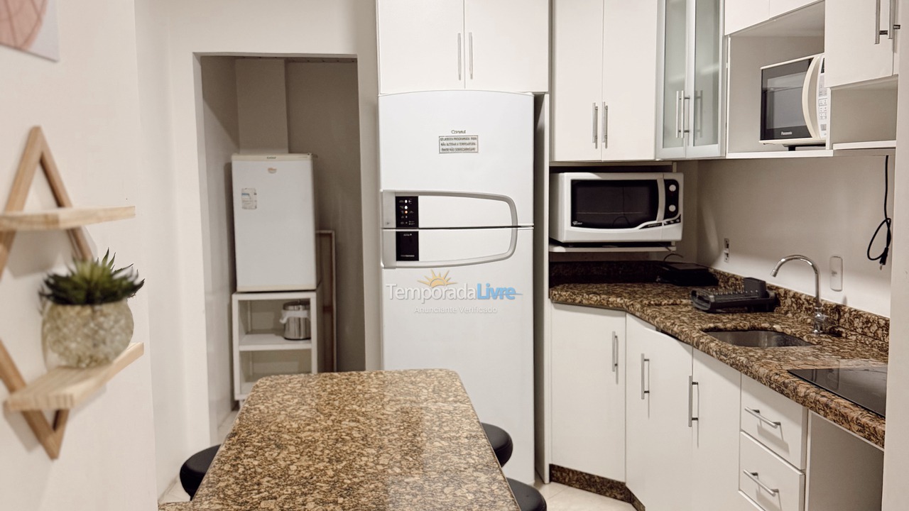 Apartamento para aluguel de temporada em Itapema (Meia Praia)