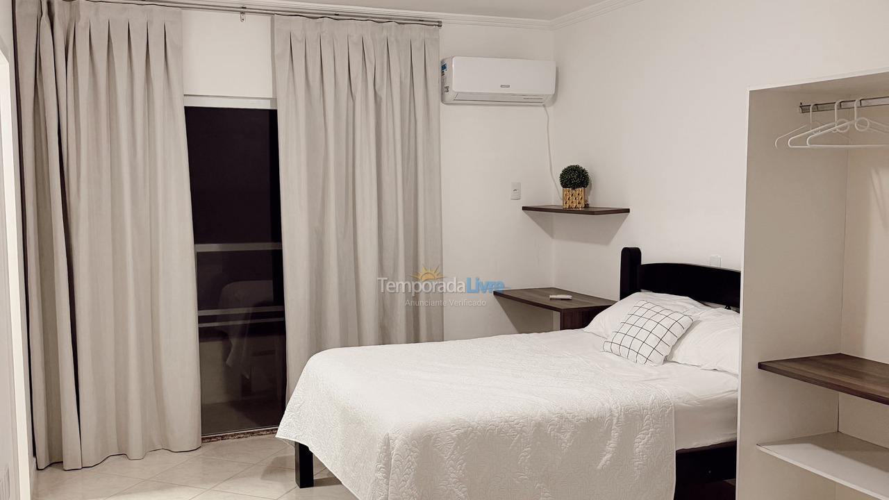 Apartamento para aluguel de temporada em Itapema (Meia Praia)
